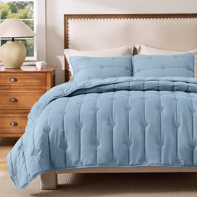 Bedsure Quilts Queen Size – Ultra Soft Cloud Lightweight Bedspread Coverlet Set with 2 Pillow Shams, Breathable & Cozy Comforter Set for All Season Use, Dusty Blue, 3 Piece (90x96 Inches)