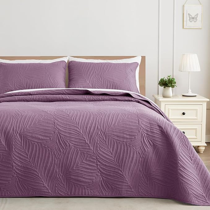 Exclusivo Mezcla King Size Quilt Bedding Set, Lightweight Dusty Lavender Quilts King Size for All Seasons, Soft Microfiber Bedspreads Coverlets Bed Cover with Leaf Pattern, 3 Piece