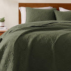 WRENSONGE Queen Quilt-3 Pieces Geometric Olive Green Bedspreads Queen Size Quilt Bedding Set for All Seasons, Soft Summer Coverlet with 2 Pillow Shams Suitable for Bed, Couch, Quilted Blanket