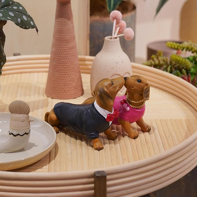 Guichifun Valentines Day Decor Couple Gifts - Kissing Dachshund Dog Couple Figurines 2 Piece Resin Love Statue Decor Valentine Decorations Anniversary for Husband Wife Gifts 8.5 X 2.5 X 5 Inch