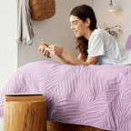 Exclusivo Mezcla Queen Quilt Bedding Set, Lightweight Lilac Quilts Queen Full Size for All Seasons, Soft Microfiber Bedspreads Coverlets Bed Cover with Leaf Pattern, 3 Piece