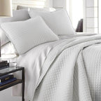 Southshore Fine Living, Inc. Oversized Quilt King Size Set, Grey Bedspread King/California Size with 2 Matching Pillow Shams, Soft Microfiber Coverlet, Easy Care, Machine Wash, Light Grey