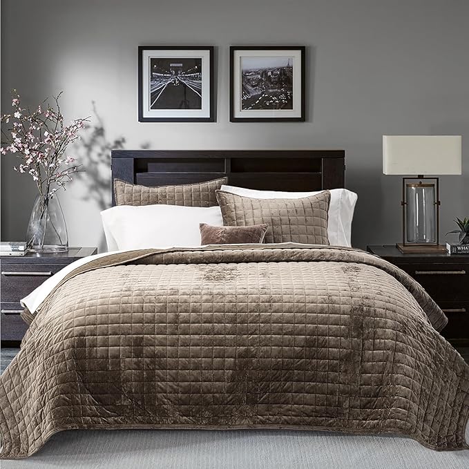 RECYCO Luxury Velvet Quilt Set Twin/Twin XL Size Bedding Sets, Ultra Soft Velvet Comforter Set, Lightweight Channel Box Stitch Oversized Bedspread Coverlet for All Season, with 1 Sham, Dune Brown