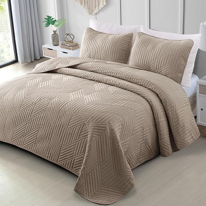 Exclusivo Mezcla Ultrasonic Full Queen Quilt Bedding Set, Lightweight Taupe Bedspreads Soft Modern Geometric Coverlet Set for All Seasons (1 Quilt and 2 Pillow Shams)