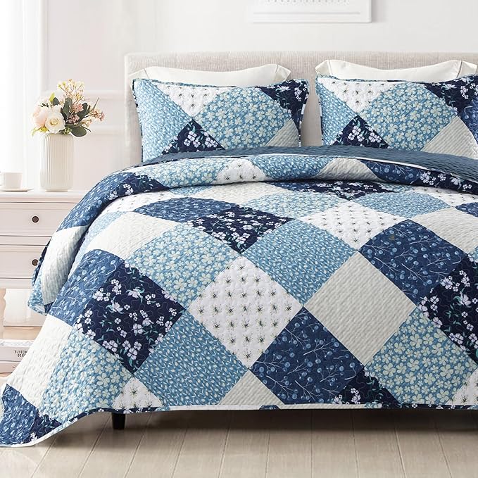 Exclusivo Mezcla Reversible Boho Quilts Queen Size, Blue Bedspreads Lightweight Coverlet All Season Patchwork Quilt Bedding Set with Printed Floral Pattern (1 Quilt, 2 Pillow Shams)