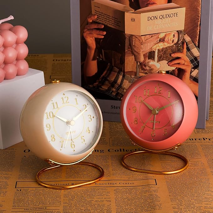 Metal Desk Alarm Clock, Retro Bedroom Table Vintage Analog Alarm Clock, Silent Non-Ticking Gold Clock, Bedside Décor(Sweet Pink)
