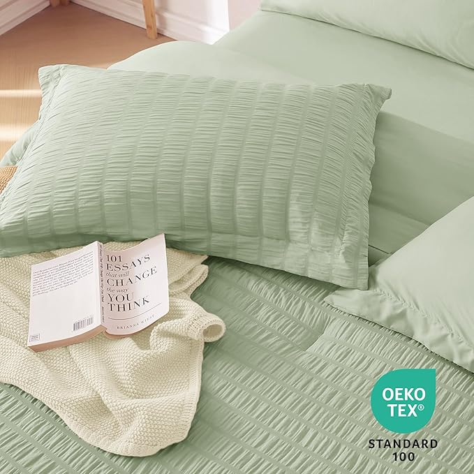 MUXHOMO 7 Pieces Queen Comforter Set, Seersucker Bed in a Bag Queen Size, All Season Luxury Bedding Set with Comforter, Flat Sheet, Fitted Sheet, Pillowcases & Shams, Light Green