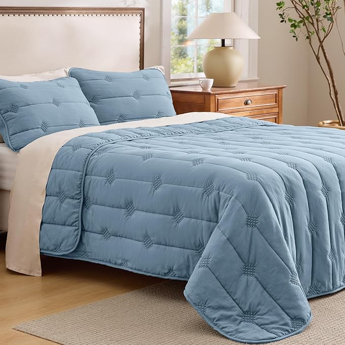 Bedsure Quilts Queen Size – Ultra Soft Cloud Lightweight Bedspread Coverlet Set with 2 Pillow Shams, Breathable & Cozy Comforter Set for All Season Use, Dusty Blue, 3 Piece (90x96 Inches)