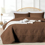 akkialla King/Cal King Size Quilt Bedding Set,Brown Lightweight Microfiber Soft Bedspread,Modern Style Geometric Pattern Coverlet Set for All Seasons,3 Piece(1 Quilt,2 Pillow Shams)