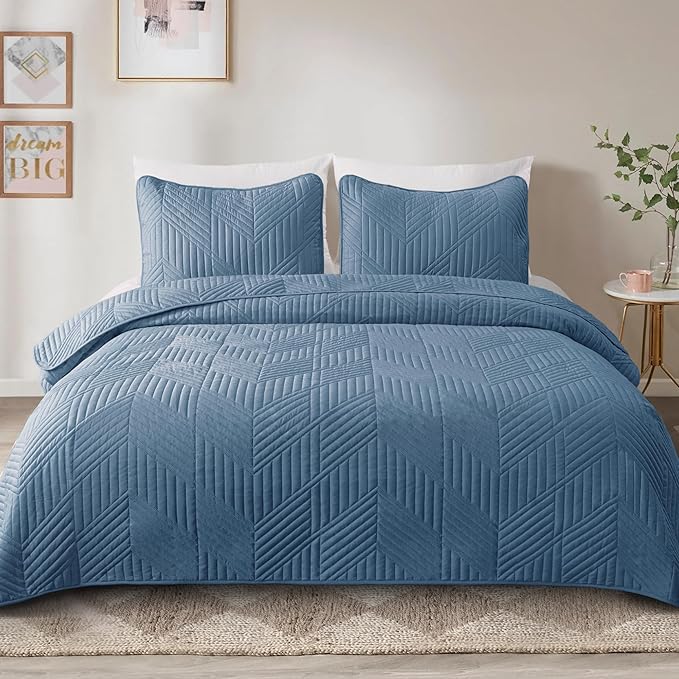 Exclusivo Mezcla Ultrasonic Full Queen Quilt Bedding Set, Lightweight Grayish Blue Bedspreads Soft Modern Geometric Coverlet Set for All Seasons (1 Quilt and 2 Pillow Shams)