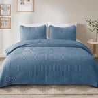 Exclusivo Mezcla Ultrasonic Full Queen Quilt Bedding Set, Lightweight Grayish Blue Bedspreads Soft Modern Geometric Coverlet Set for All Seasons (1 Quilt and 2 Pillow Shams)