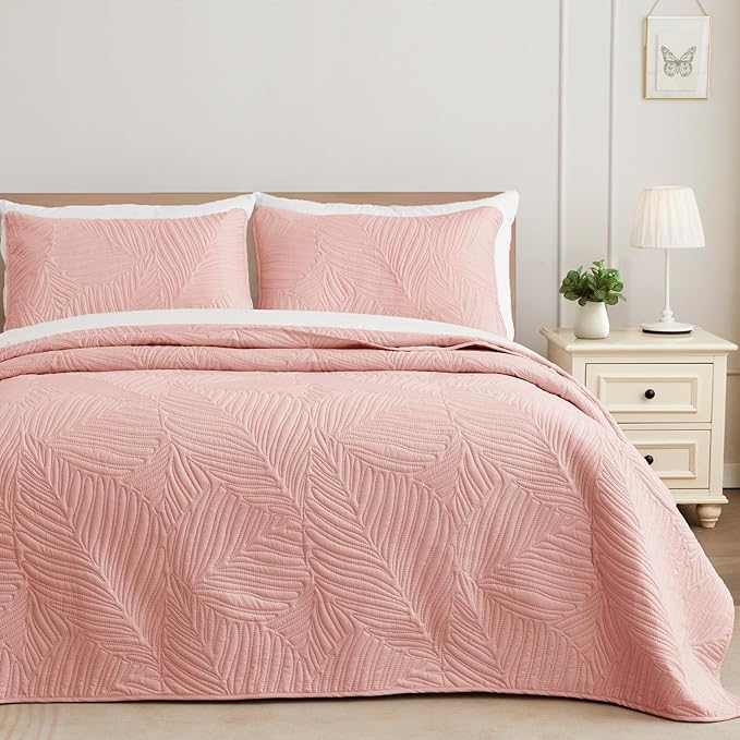 Exclusivo Mezcla California King Quilt Bedding Set, Lightweight Blush Pink Quilts Cal Oversized King Size for All Seasons, Soft Microfiber Bedspreads Coverlets with Leaf Pattern, 3 Piece