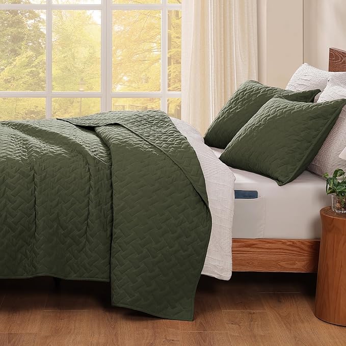 WRENSONGE Queen Quilt Set-3 Pieces Basket Weave Olive Green Bedspreads Queen Size Quilt Bedding for All Seasons, Soft Summer Coverlet with 2 Pillow Shams Suitable for Bed, Couch, Quilt Blanket