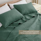 Exclusivo Mezcla California King Quilt Bedding Set, Lightweight Green Quilts Cal Oversized King Size for All Seasons, Soft Microfiber Bedspreads Coverlets with Leaf Pattern, 3 Piece