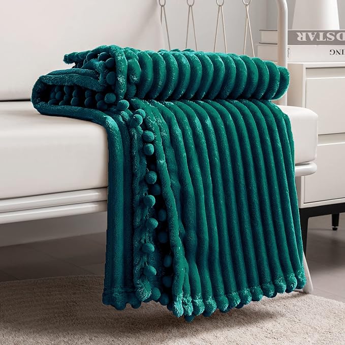 DISSA Fleece Blanket Queen Size – 71x80, Green - Soft, Plush, Fluffy, Fuzzy, Warm, Cozy – Perfect Throw for Couch, Bed, Sofa - with Pompom Fringe - Flannel Blanket