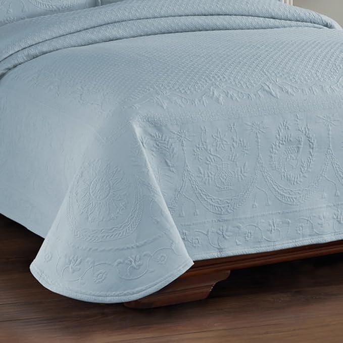 King Charles Modern Farmhouse Floral Matelasse Coverlet, Full/Queen, Blue