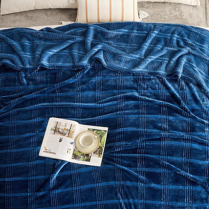 Oversized King Fleece Blanket 120x120 Inches, Seamless Soft Cozy 3D Jacquard Flannel Blanket 10'x10' Extra Large for Bed, Sofa, Couch, Travel & Camping, California King Throw, Blue