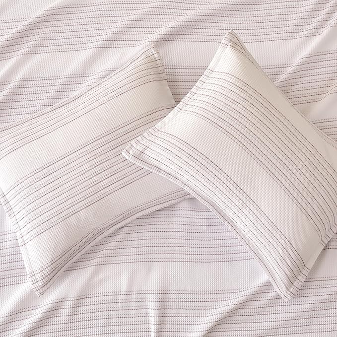 Amazon Basics Waffle Weave Microfiber 3-Piece Duvet Cover Set, Includes 1 Duvet Cover and 2 Pillow Shams, Full, Pink Striped
