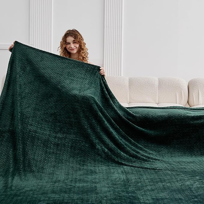 Oversized King Fleece Blanket 120x138 Inches, Seamless Soft Cozy 3D Jacquard Flannel Blanket 10'x11.5' Extra Large for Bed, Sofa, Couch, Travel & Camping, California King Throw, Forest Green Leaf