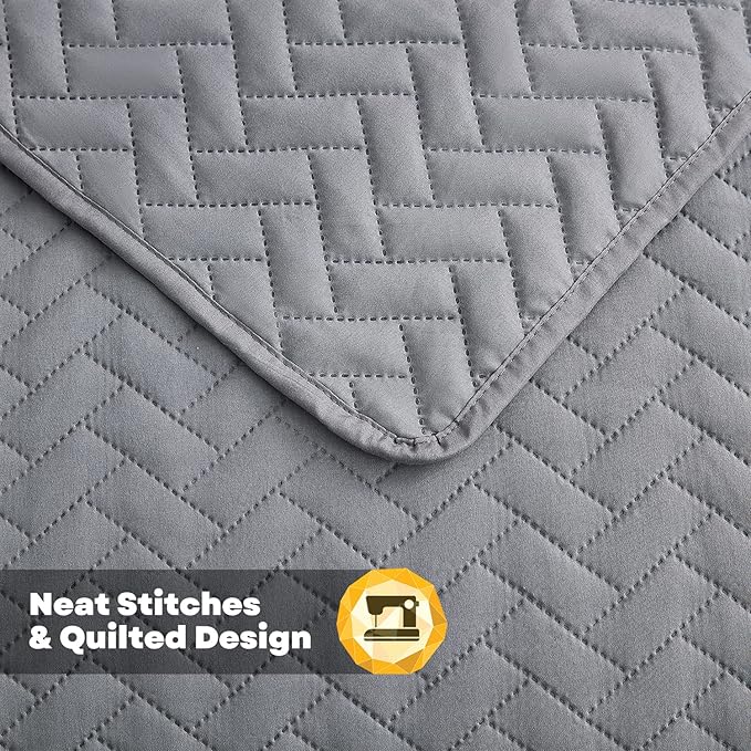 Maple&Stone Quilt Set Oversized King Size, 128"x120" Lightweight Grey Bedspread Ultrasonic Chevron Pattern Light Coverlet for All Season Comforter Bedding Decor - 3 Piece Bed Cover Sets