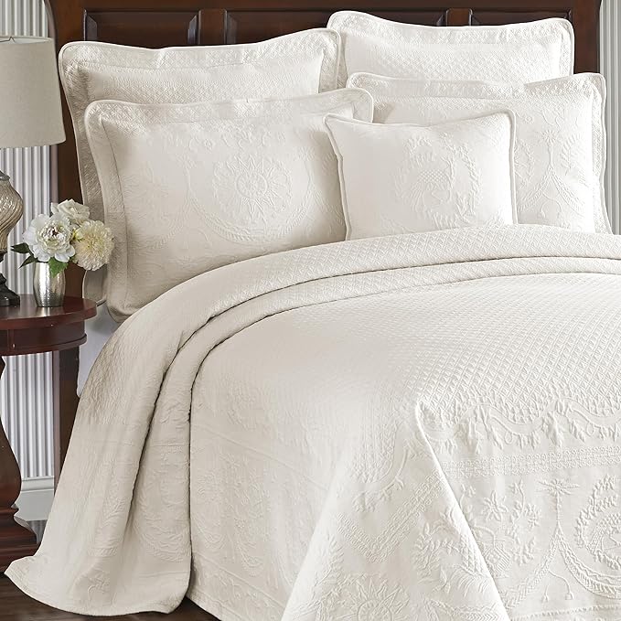 King Charles Modern Farmhouse Floral Matelasse Bedspread, 100% Cotton Breathable Bedding, Full/Queen, Ivory
