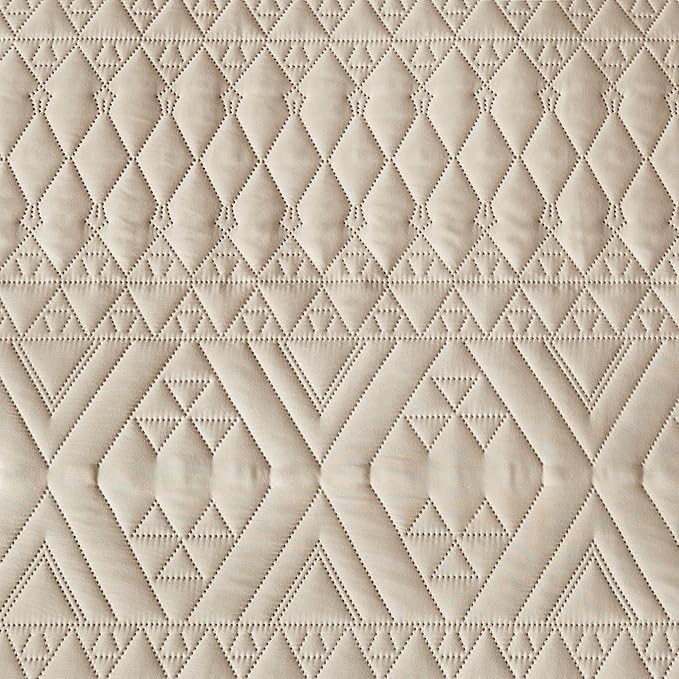 akkialla King/Cal King Size Quilt Bedding Set,Beige Lightweight Microfiber Soft Bedspread,Modern Style Geometric Pattern Coverlet Set for All Seasons,3 Piece(1 Quilt,2 Pillow Shams)