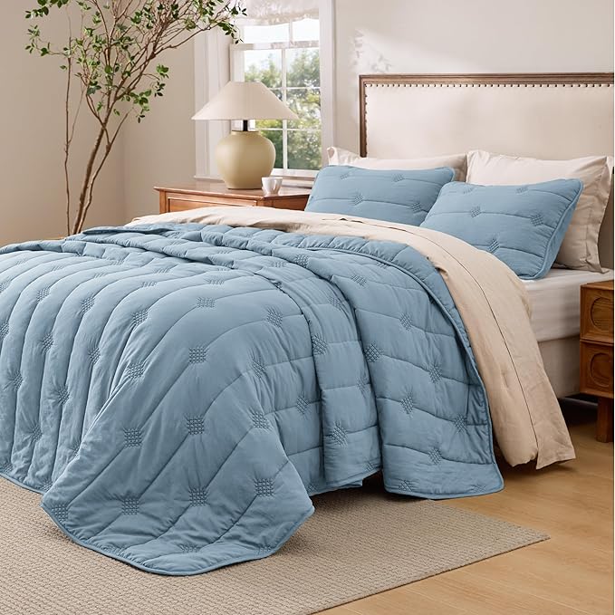 Bedsure Quilt King Size – Ultra Soft Cloud Lightweight Bedspread Coverlet Set with 2 Pillow Shams, Breathable & Cozy Comforter Set for All Season Use, Dusty Blue, 3 Piece (106x96 Inches)