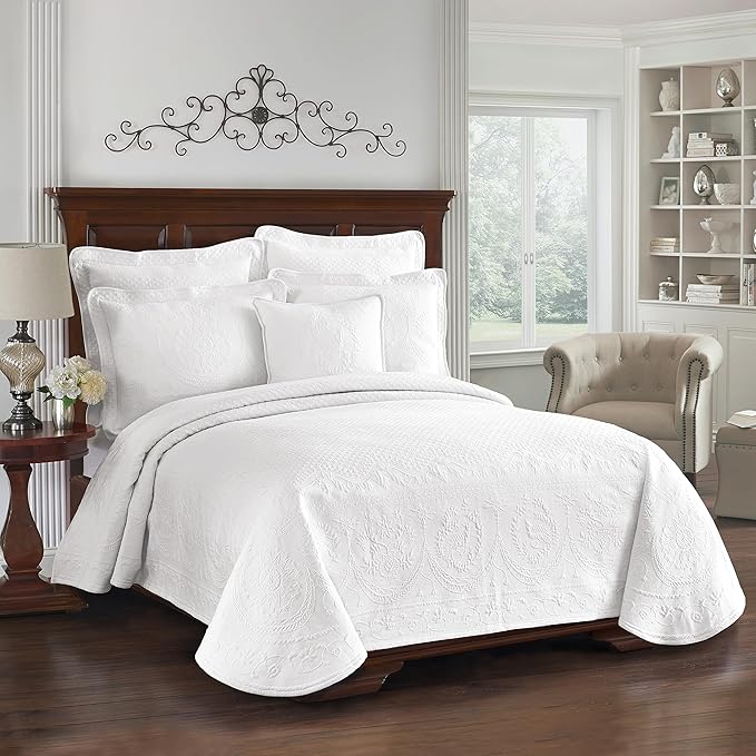 King Charles Modern Farmhouse Floral Matelasse Coverlet, 100% Cotton Breathable Bedding, Full/Queen, White