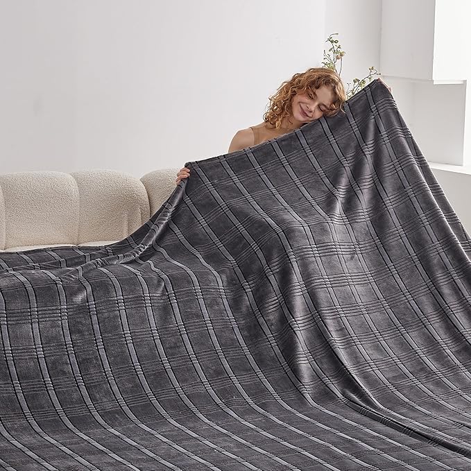 Oversized King Fleece Blanket 120x138 Inches, Seamless Soft Cozy 3D Jacquard Flannel Blanket 10'x11.5' Extra Large for Bed, Sofa, Couch, Travel & Camping, California King Throw, Dark Grey