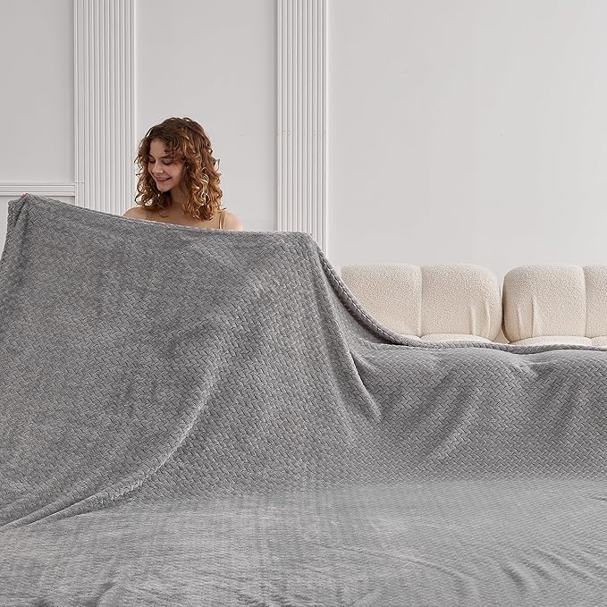 Oversized King Fleece Blanket 120x138 Inches, Seamless Soft Cozy 3D Jacquard Flannel Blanket 10'x11.5' Extra Large for Bed, Sofa, Couch, Travel & Camping, California King Throw, Light Grey Leaf