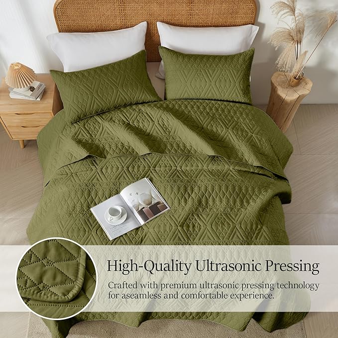 akkialla King/Cal King Size Quilt Bedding Set,Olive Green Lightweight Microfiber Soft Bedspread,Modern Style Geometric Pattern Coverlet Set for All Seasons,3 Piece(1 Quilt,2 Pillow Shams)