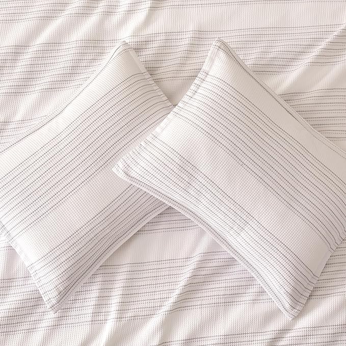 Amazon Basics Waffle Weave Microfiber 3-Piece Duvet Cover Set, Includes 1 Duvet Cover and 2 Pillow Shams, Queen, Dark Grey Striped
