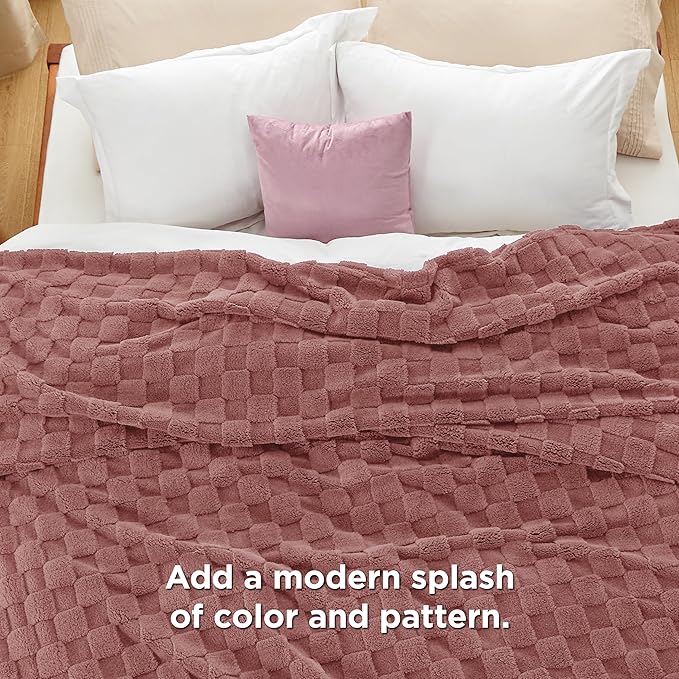 Bedsure GentleSoft Blankets Queen Size for Bed - Super Soft Cozy Blanket for Women Men Girls, Large Fuzzy Fleece Throw for Bedroom Decor, Dusty Pink, 90x90 Inches