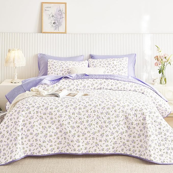 Wake In Cloud - Floral Quilt Set, Coquette Cottagecore Shabby Chic Flower Pattern for Women Teen Girls, Reversible Lightweight Bedspread Coverlet, 3 Pieces, White Purple, Twin/Twin XL Size
