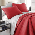 Southshore Fine Living, Inc. Red Quilt King Size Set with 2 Pillow Shams, Soft Microfiber Bedspread, Stain & Pet Hair Resistant Bedding, Cal/King Quilt Set with 2 Pillow Shams, Chili Pepper Red