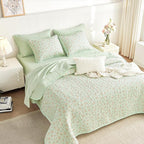 Wake In Cloud - Floral Quilt Set, Coquette Cottagecore Shabby Chic Flower Pattern for Women Teen Girls, Reversible Lightweight Bedspread Coverlet, 3 Pieces, Green Pink, King Size