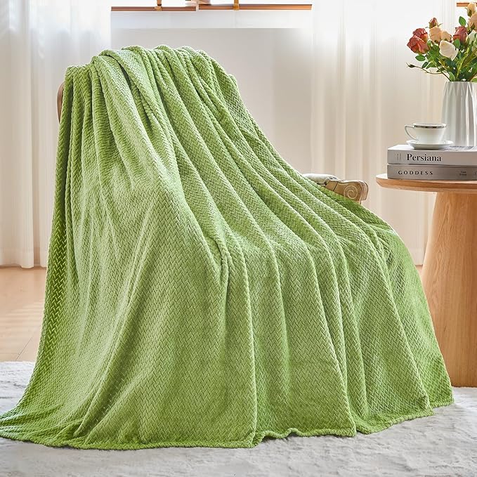 NEWCOSPLAY Super Soft Twin Blanket Green Premium Silky Flannel Fleece Leaves Pattern Lightweight Bed Blanket All Season Use (Green, Twin(60"x80"))