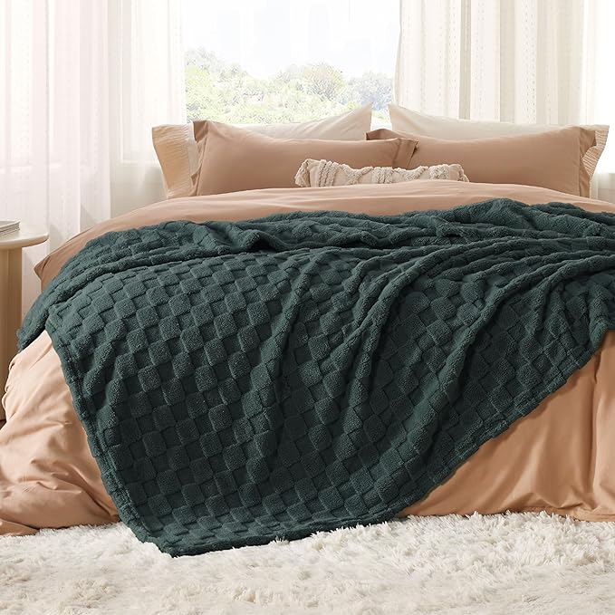 Bedsure GentleSoft King Size Blanket for Bed - Super Soft Cozy Blankets for Women Men Girls, Large Fuzzy Fleece Throw for Bedroom Decor, Dark Green,108x90 Inches