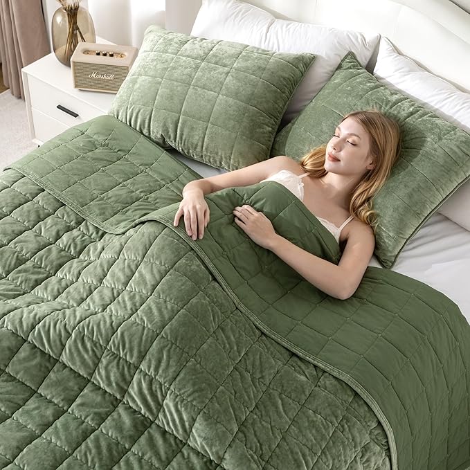 KASENTEX Greek Velvet Queen Quilt Set, 3× Softer Luxe Sheen, 100% Cotton Backing, 150GSM Down-Alternative Fill, Expanded 98×98" Coverage for Fuller Side Drape (1 Quilt + 2 Pillow Shams), Loden Green