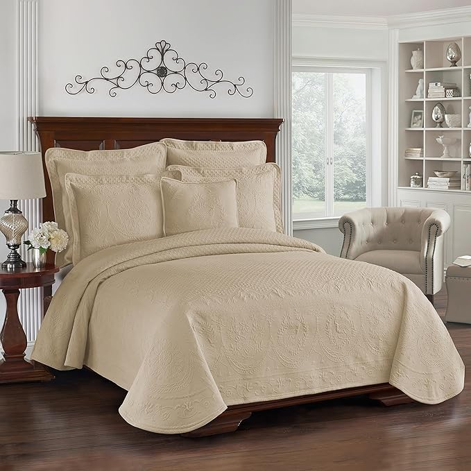 King Charles Modern Farmhouse Floral Matelasse Coverlet, Full/Queen, Birch