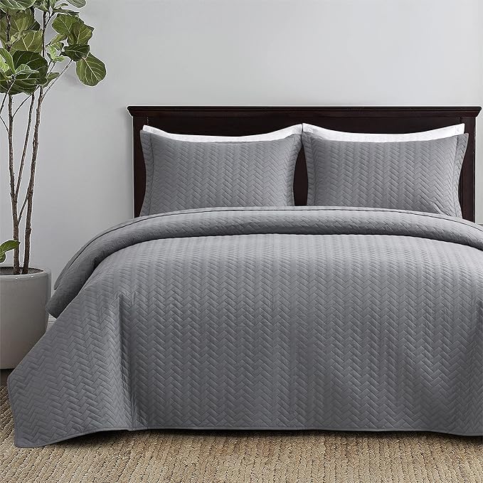 Maple&Stone Quilt Set King Size, Lightweight Grey Bedspread Ultrasonic Chevron Pattern Light Coverlet for All Season Comforter Bedding Decor - 3 Piece King Bed Cover Sets