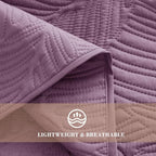 Exclusivo Mezcla California King Quilt Bedding Set, Lightweight Dusty Lavender Quilts Cal Oversized King Size for All Seasons, Soft Microfiber Bedspreads Coverlets with Leaf Pattern, 3 Piece